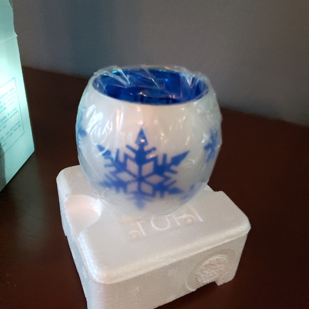 PartyLite Blue and White Snowflake Vase Accent